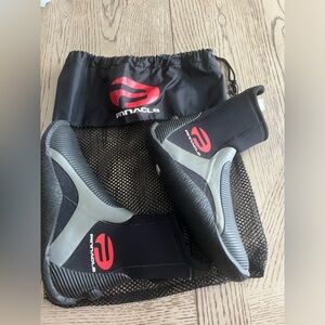 Pinnacle Venturer 5mm Boot size 5 Black with inside zipper and logo on outside